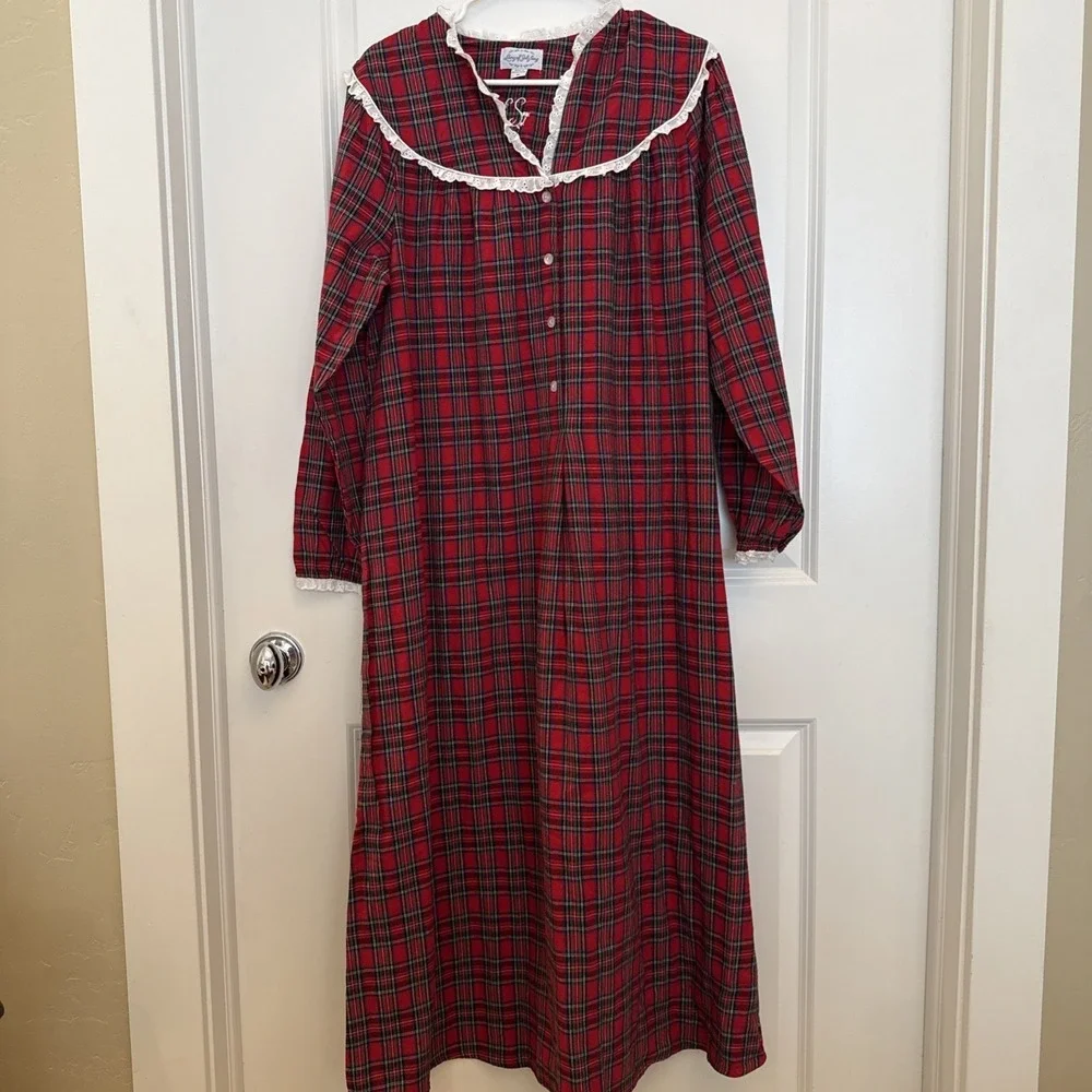 Land of Salzburg Size M Cotton Flannel Plaid Nightgown Red peter pan